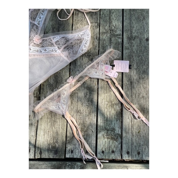 Victoria’s Secret Bodysuit & Garter Matching Lace - Picture 3 of 14